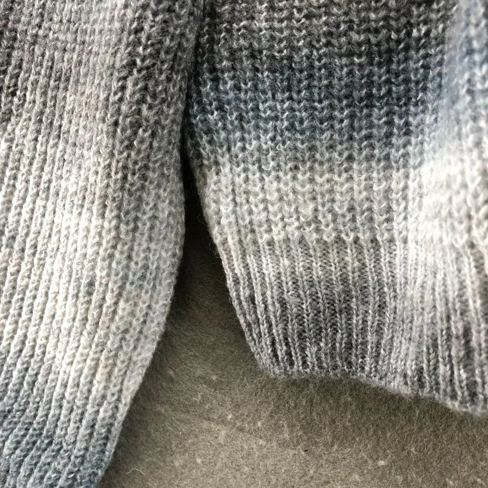 NWOT Hooked Up By IOT Turtleneck Sweater Womens M Gray Striped Ombre‎ Relaxed